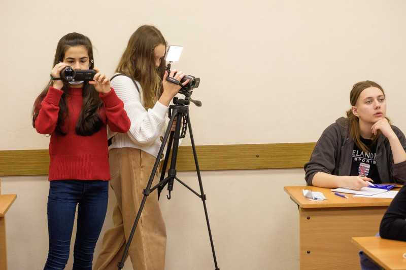 b2ap3_large_MSLU4924 Московские школьники приняли участие в медиадиктанте - НОВОСТИ | Союз журналистов Подмосковья
